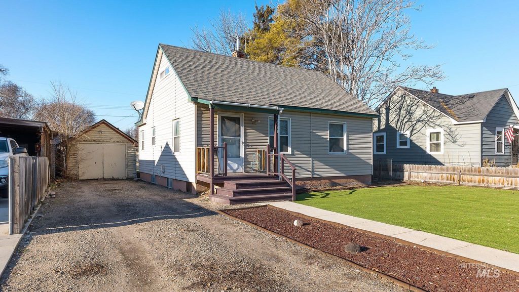 Photo of 1111 11th Ave S Ave, Nampa, ID 83651 (MLS # 98973538)