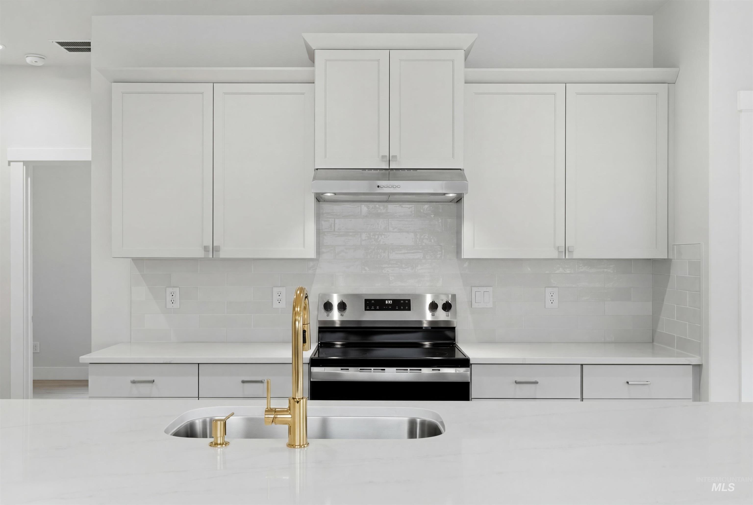 1415 E Prairiefire St