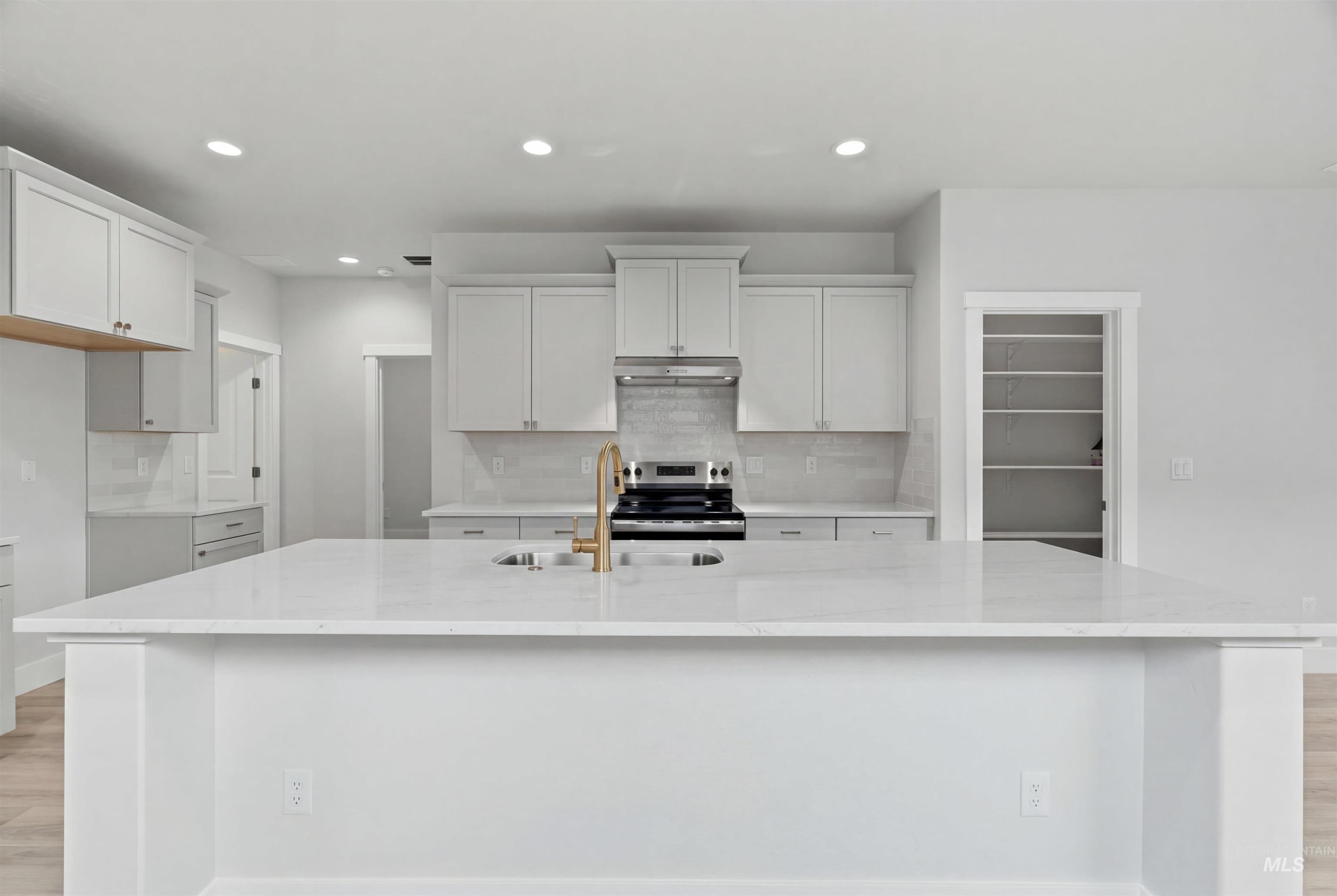 1415 E Prairiefire St