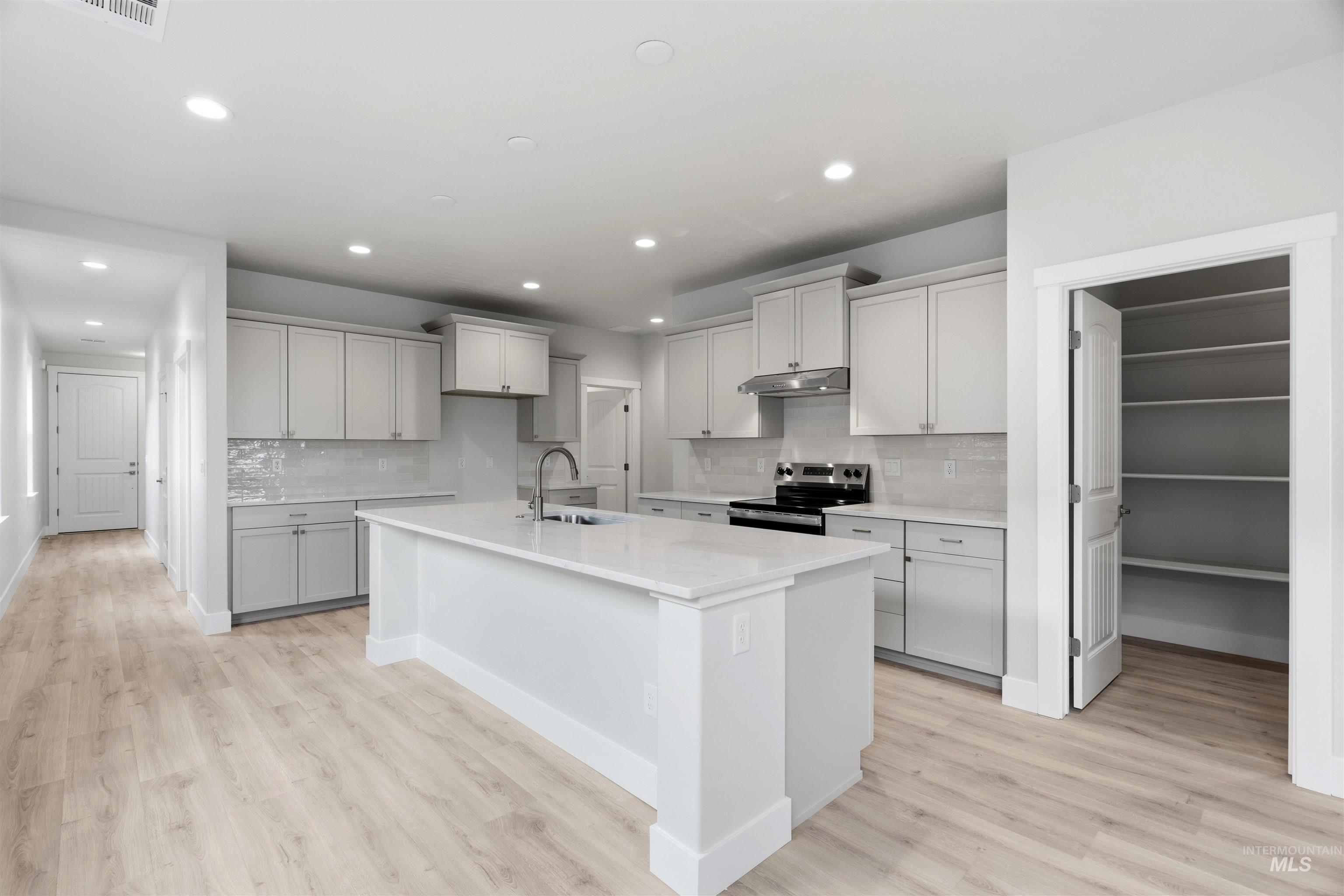 1415 E Prairiefire St