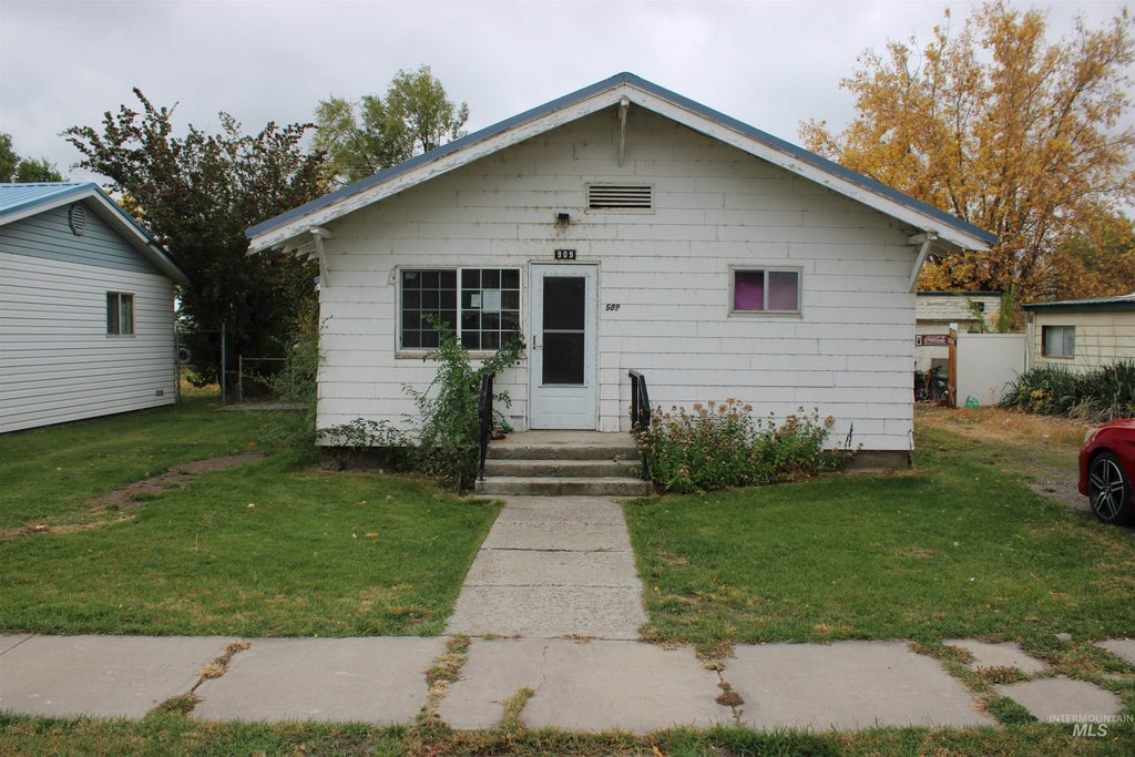 Photo of 909 2nd St, Rupert, ID 83350 (MLS # 99005232)