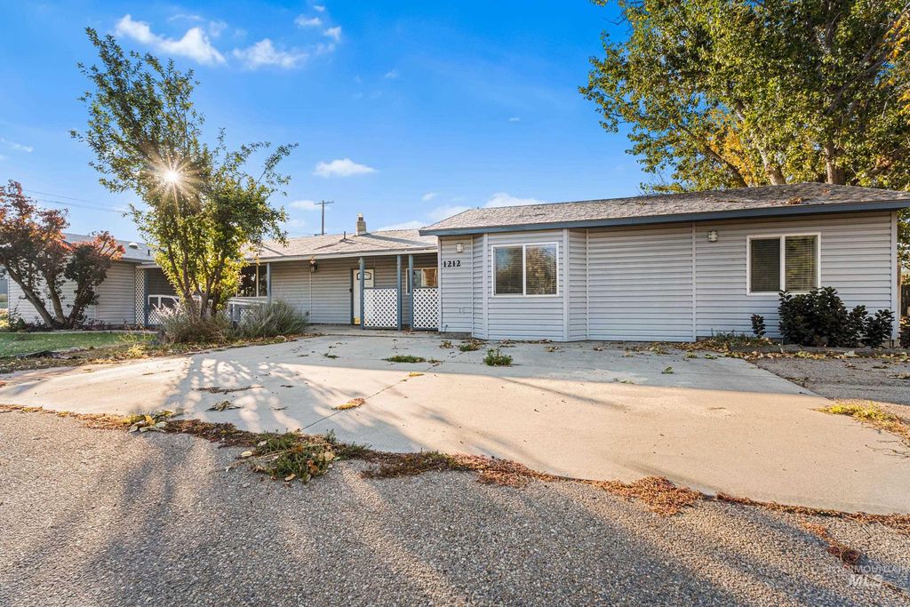 Photo of 1212 E Ustick Rd, Caldwell, ID 83607 (MLS # 98971299)