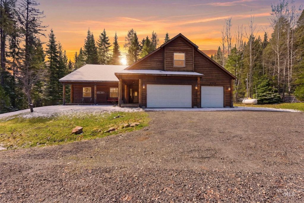 Photo of 2538 W Mountain Rd, Donnelly, ID 83615 (MLS # 98983937)