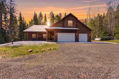 Photo of 2538 W Mountain Rd, Donnelly, ID 83615 (MLS # 98983937)