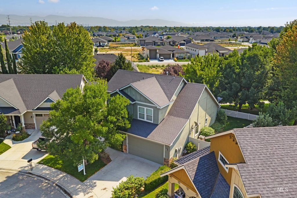 Photo of 1223 W Cobblefield Court, Meridian, ID 83646 (MLS # 98972119)