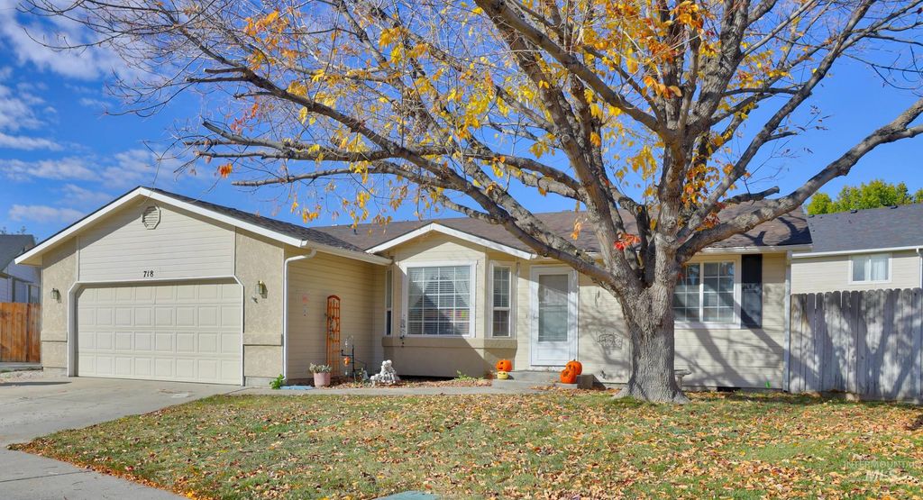 Photo of 718 Redwood Ln, Nampa, ID 83651 (MLS # 98966175)