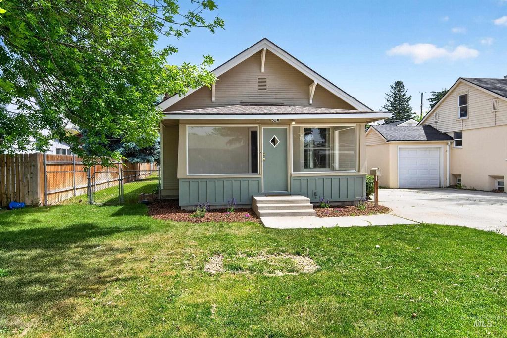 Photo of 320 S Elder St, Nampa, ID 83686 (MLS # 98986147)