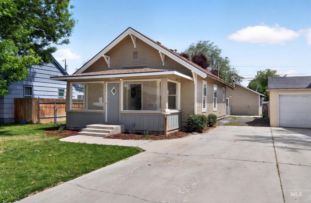 Photo of 320 S Elder St, Nampa, ID 83686 (MLS # 98986147)