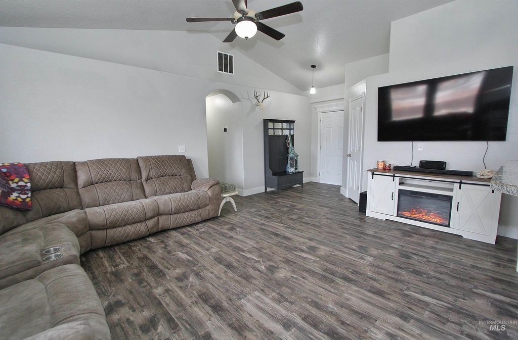 Photo of 516 Arrowhead Dr, Nampa, ID 83686 (MLS # 98971127)