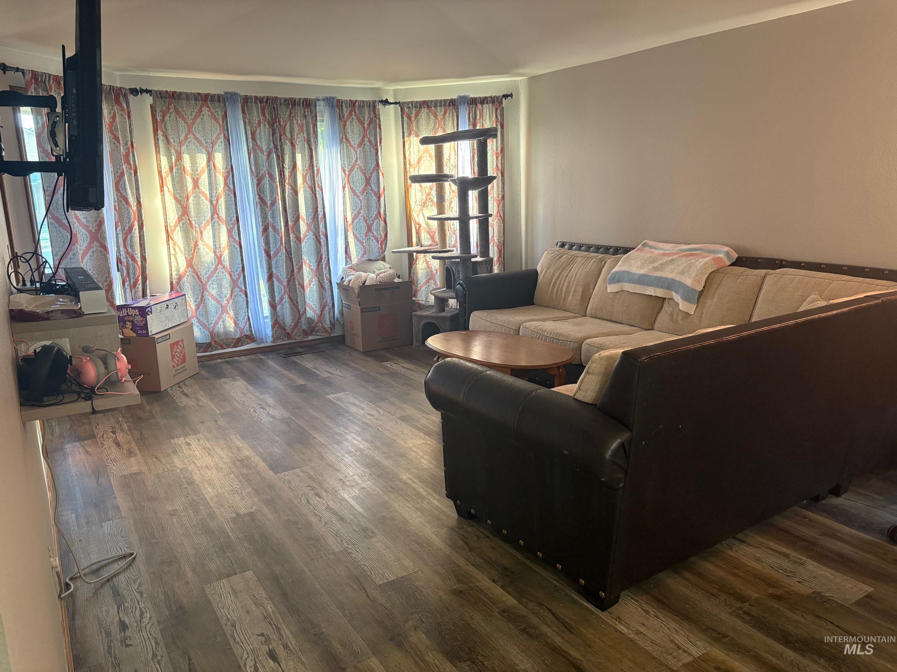 1396 W Crest Wood Dr