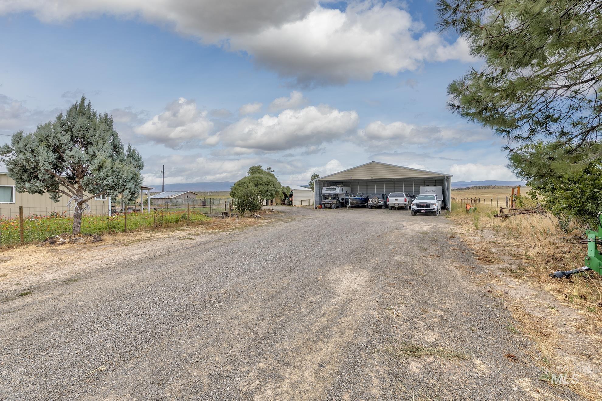 View of dirt / gravel driveway
