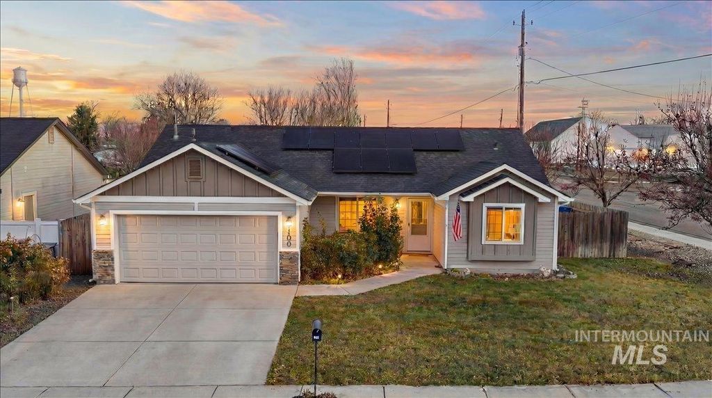 Photo of 100 Covered Wagon Ct, Wilder, ID 83676 (MLS # 98970041)