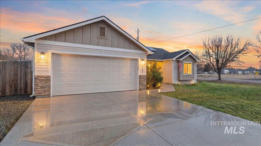 Photo of 100 Covered Wagon Ct, Wilder, ID 83676 (MLS # 98970041)