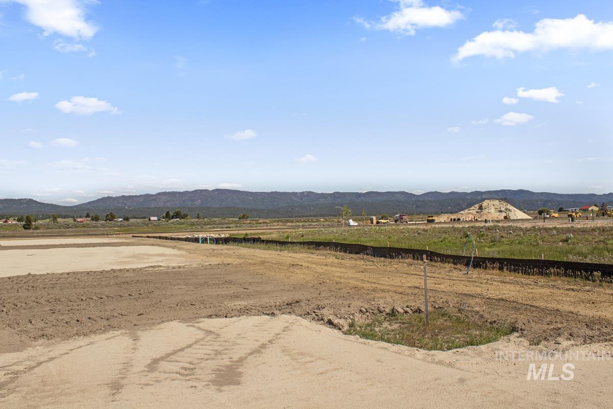 L4 B1 Lazy River Street