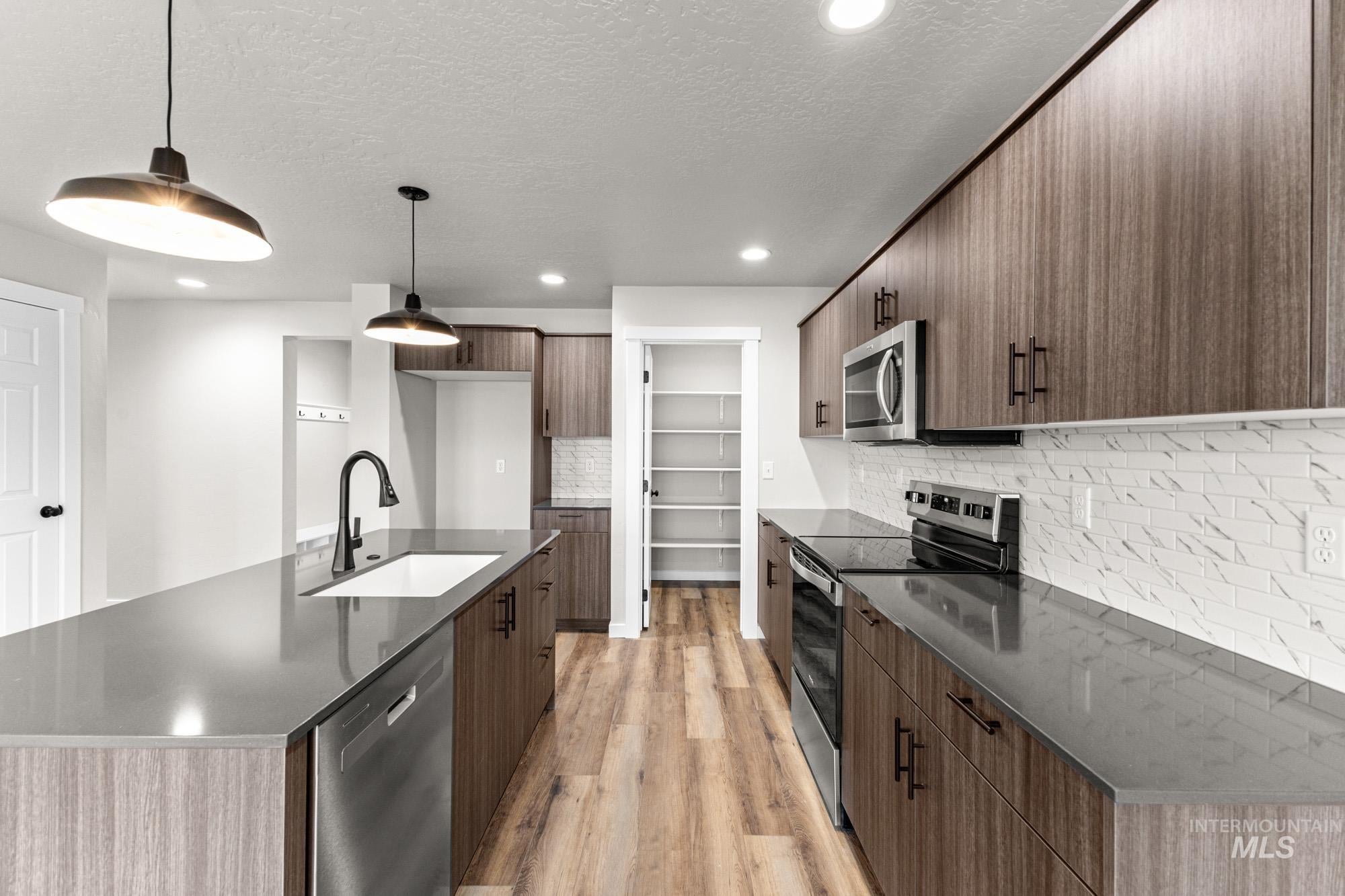 2317 W Red Jasper Dr