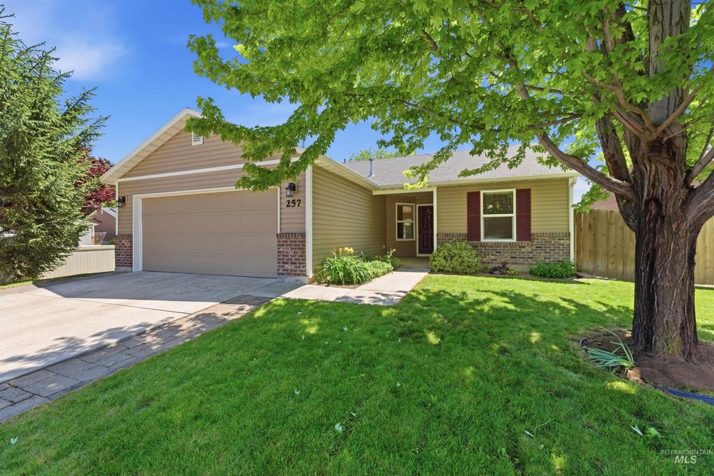 Photo of 257 E Havasupai St, Meridian, ID 83646 (MLS # 98986584)