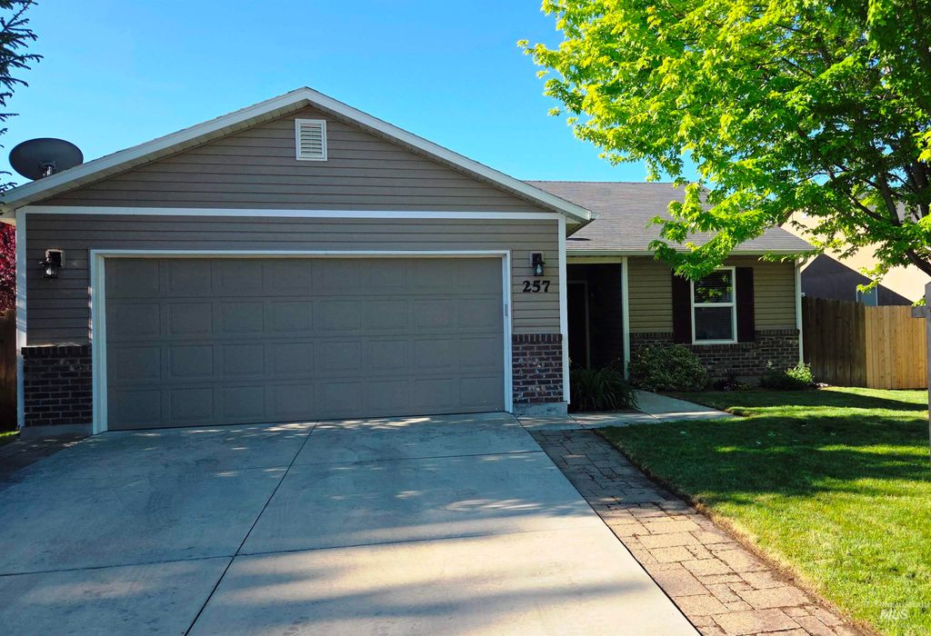Photo of 257 E Havasupai St, Meridian, ID 83646 (MLS # 98986584)