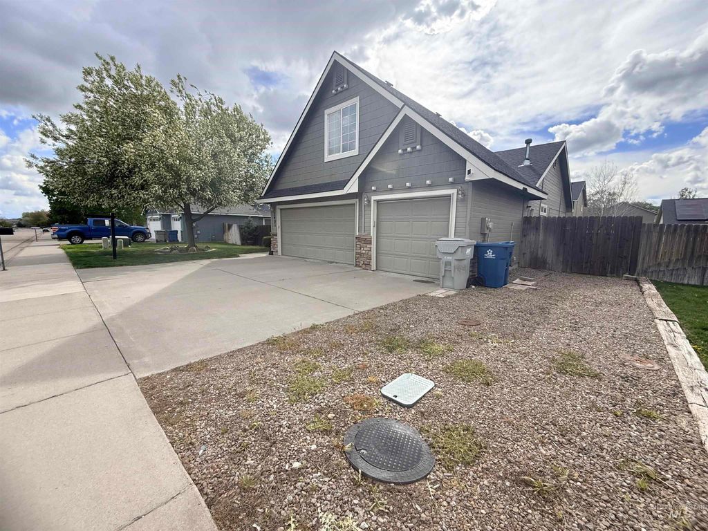Photo of 1401 N 14th E, Mountain Home, ID 83647 (MLS # 98982572)