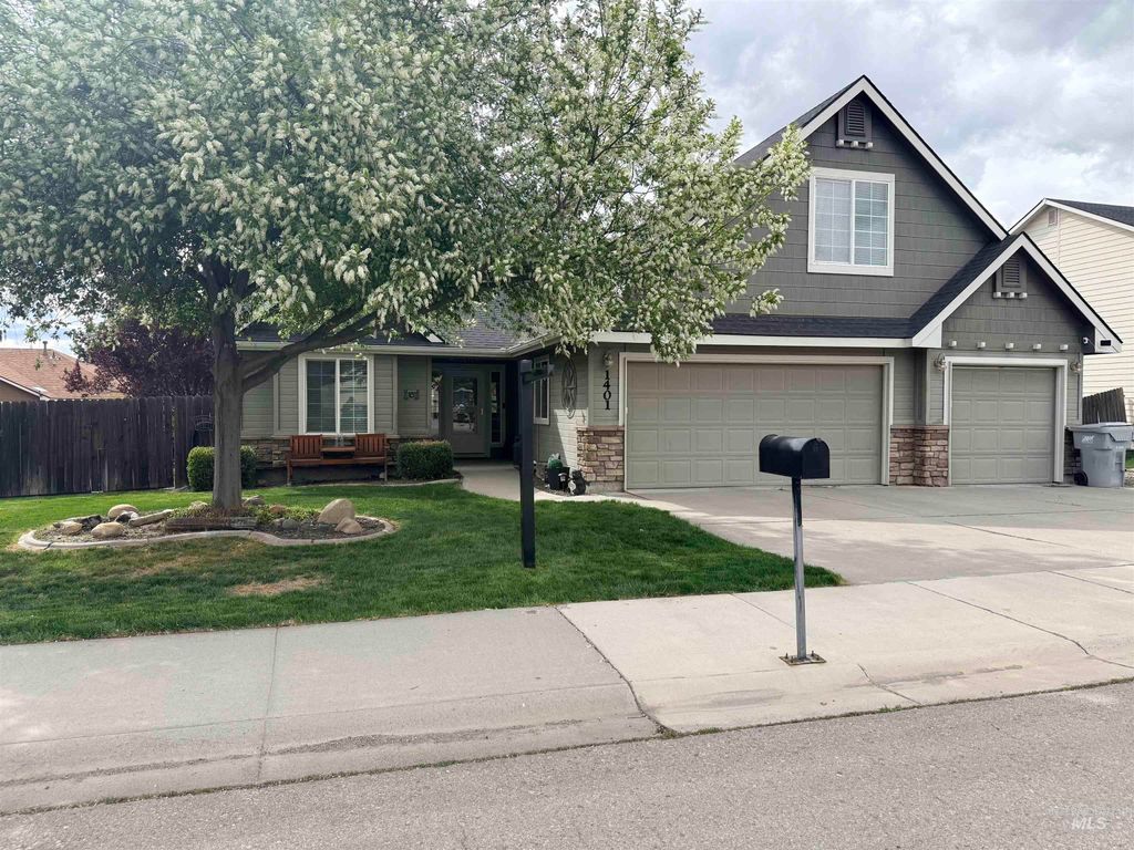 Photo of 1401 N 14th E, Mountain Home, ID 83647 (MLS # 98982572)