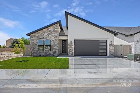 Photo of 517 Canyon Falls Dr, Twin Falls, ID 83301 (MLS # 98953254)