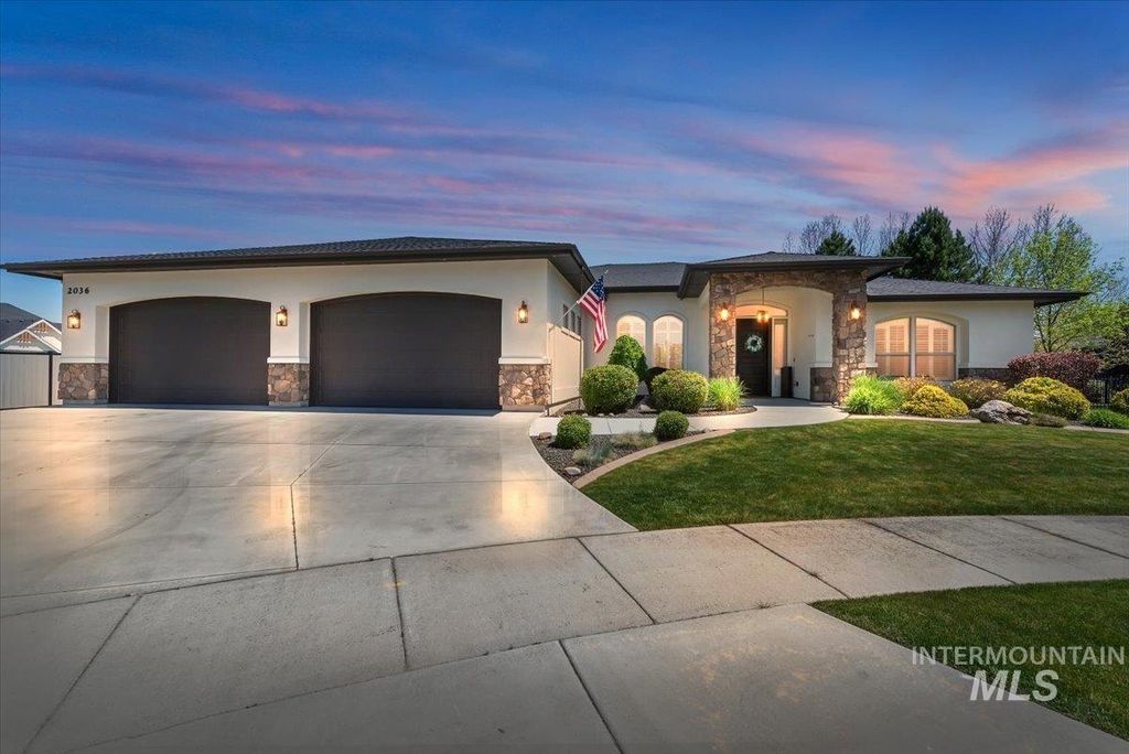 Photo of 2036 N Bella Strada Way, Eagle, ID 83616 (MLS # 98985379)