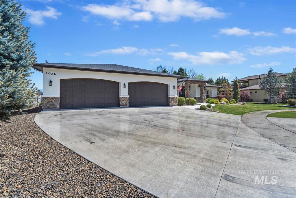 Photo of 2036 N Bella Strada Way, Eagle, ID 83616 (MLS # 98985379)