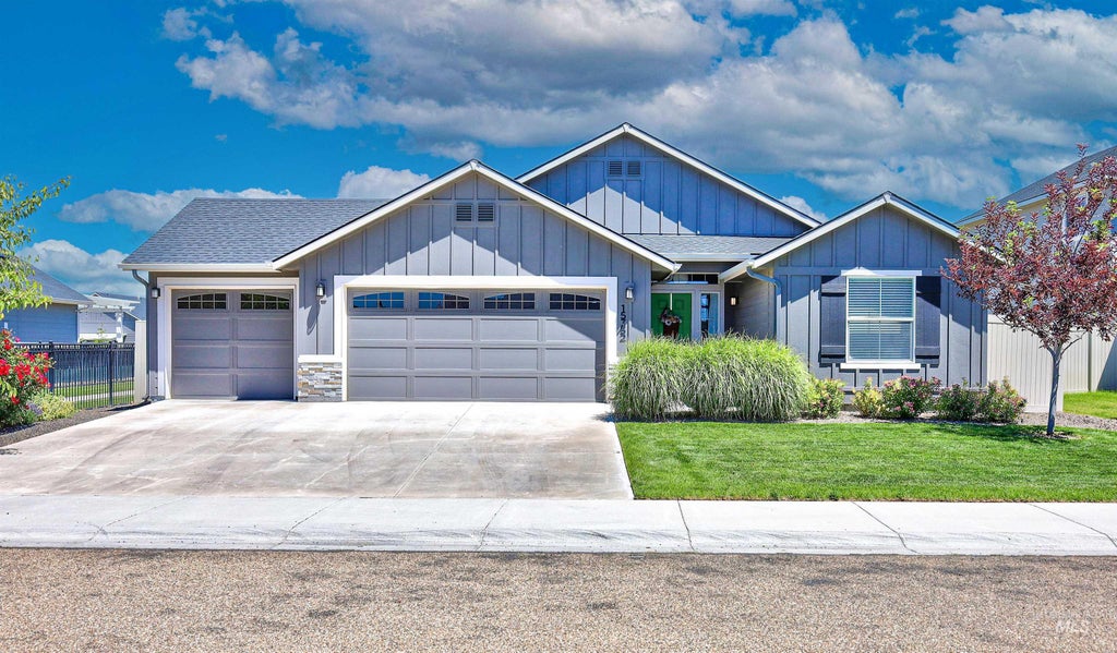 Photo of 15352 Hogback Way, Caldwell, ID 83607 (MLS # 98990062)