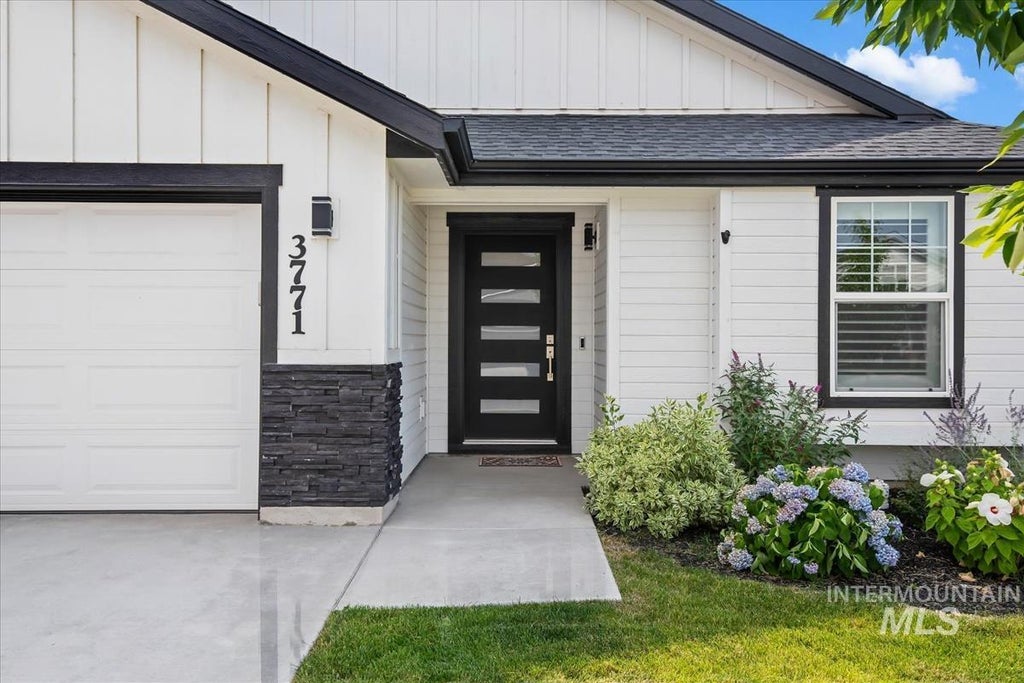 Photo of 3771 S Walnut Rdige Way, Nampa, ID 83687 (MLS # 98995417)