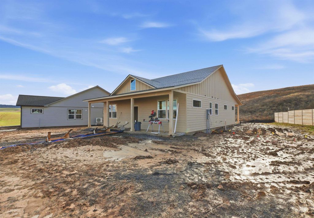 Photo of 1007 Edington Avenue, Moscow, ID 83843 (MLS # 98968072)