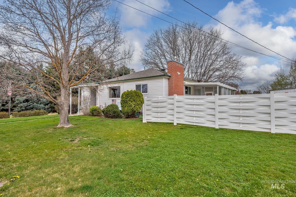 Photo of 148 N 20th St, Payette, ID 83661 (MLS # 98980477)