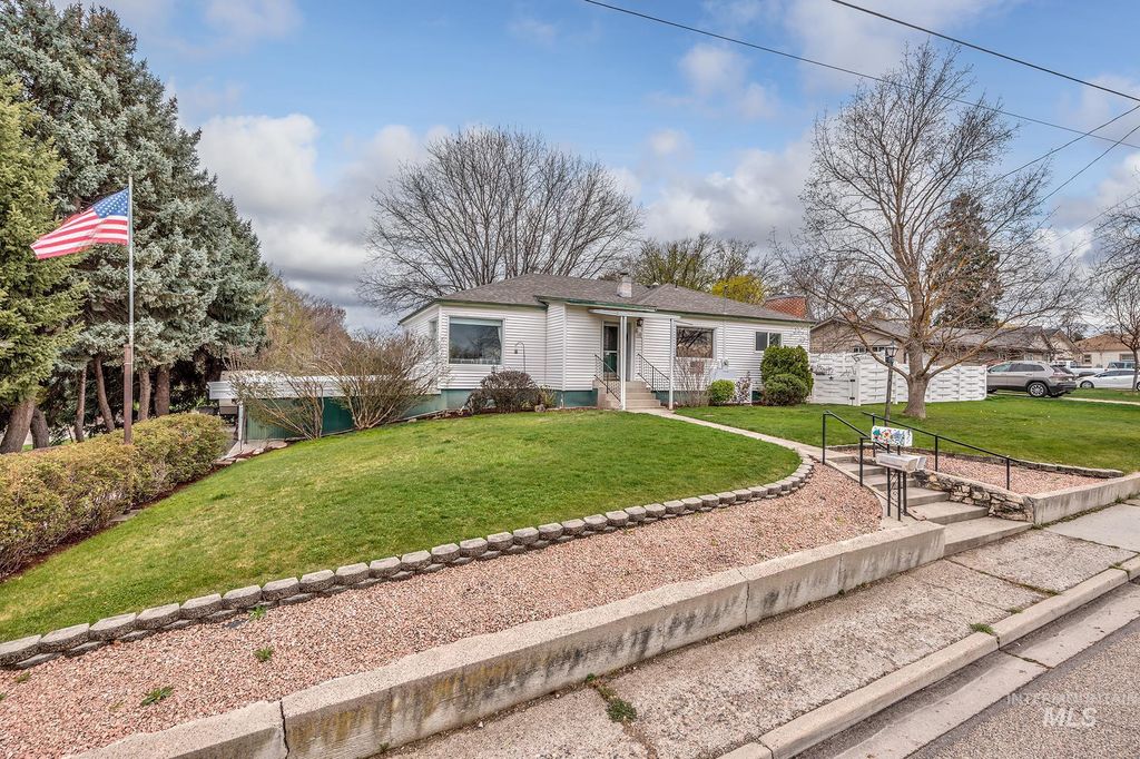 Photo of 148 N 20th St, Payette, ID 83661 (MLS # 98980477)