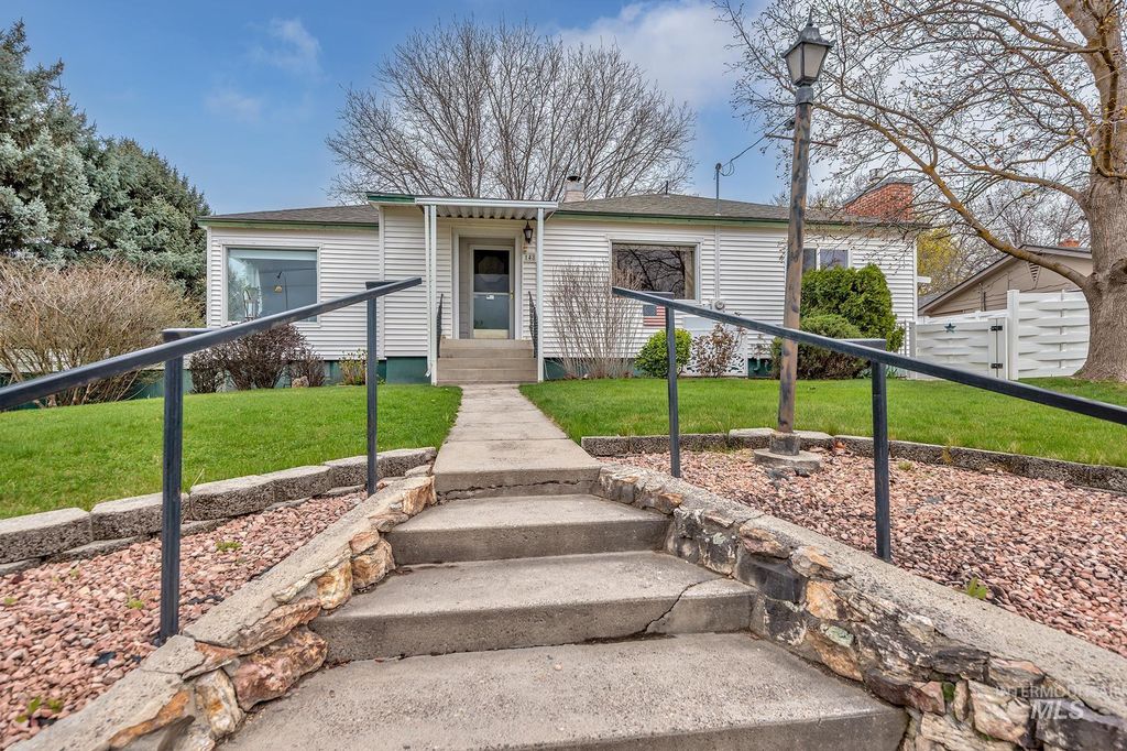 Photo of 148 N 20th St, Payette, ID 83661 (MLS # 98980477)