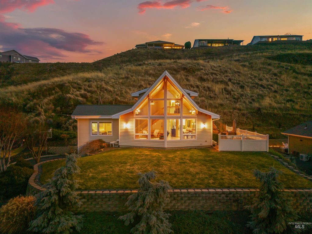 Photo of 66 Appleford Court, Asotin, WA 99402 (MLS # 98974419)