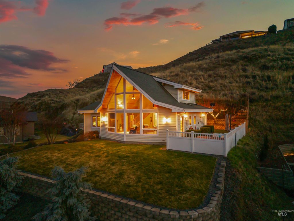 Photo of 66 Appleford Court, Asotin, WA 99402 (MLS # 98974419)