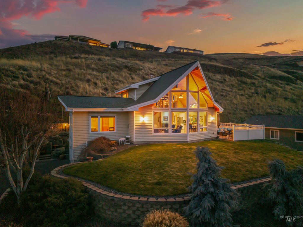 Photo of 66 Appleford Court, Asotin, WA 99402 (MLS # 98974419)