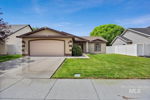 Photo of 615 Garnet St, Twin Falls, ID 83301 (MLS # 98998012)