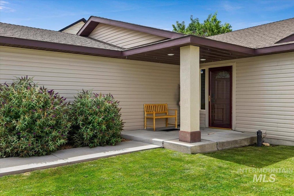 Photo of 615 Garnet St, Twin Falls, ID 83301 (MLS # 98998012)