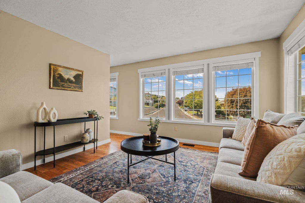 Photo of 2901 Knollcrest Drive, Lewiston, ID 83501 (MLS # 98997350)