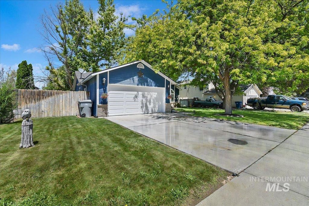 Photo of 2900 Myrtlewood Way, Nampa, ID 83686 (MLS # 98990607)