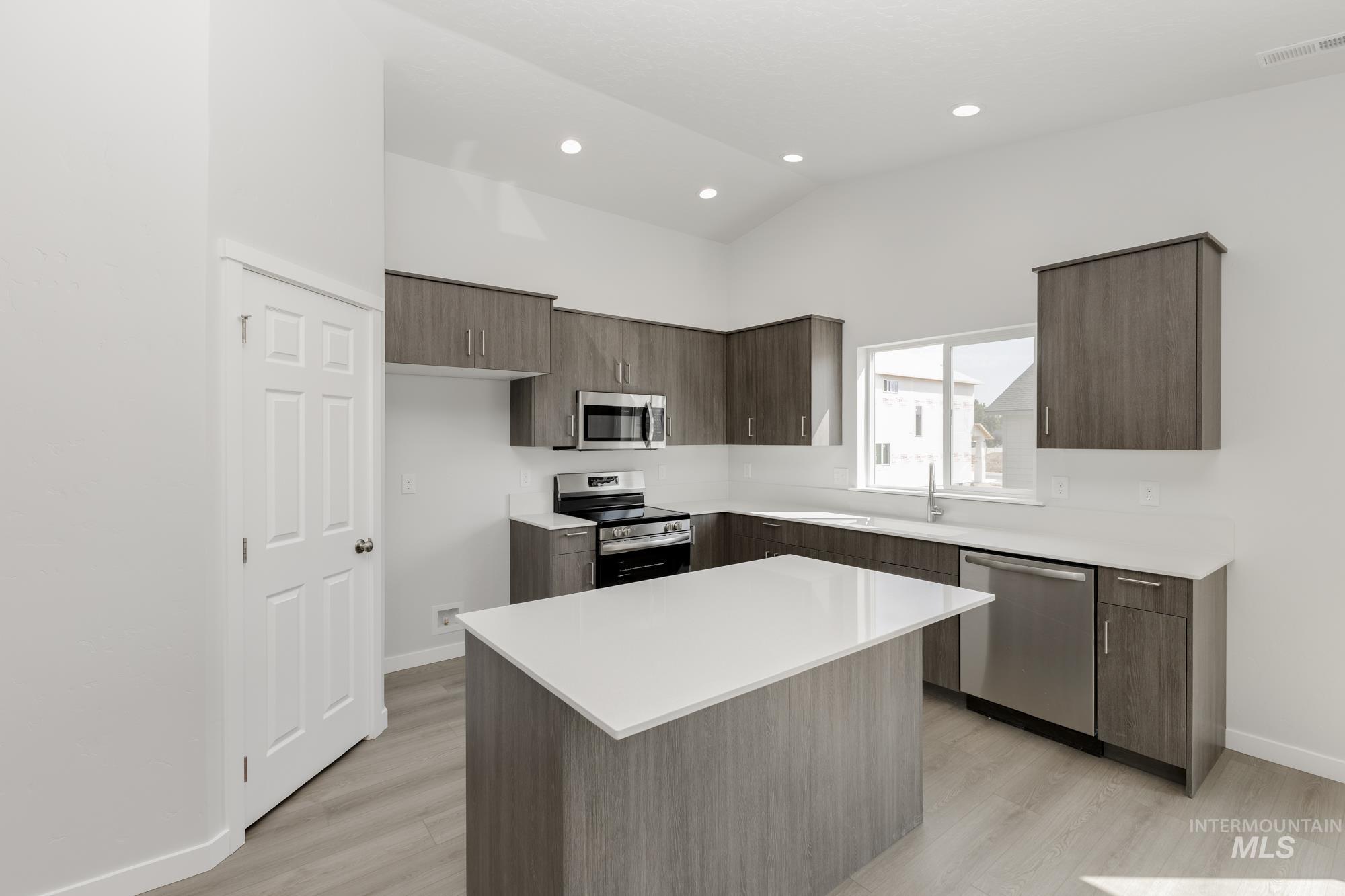 2294 N Honeysuckle Ave