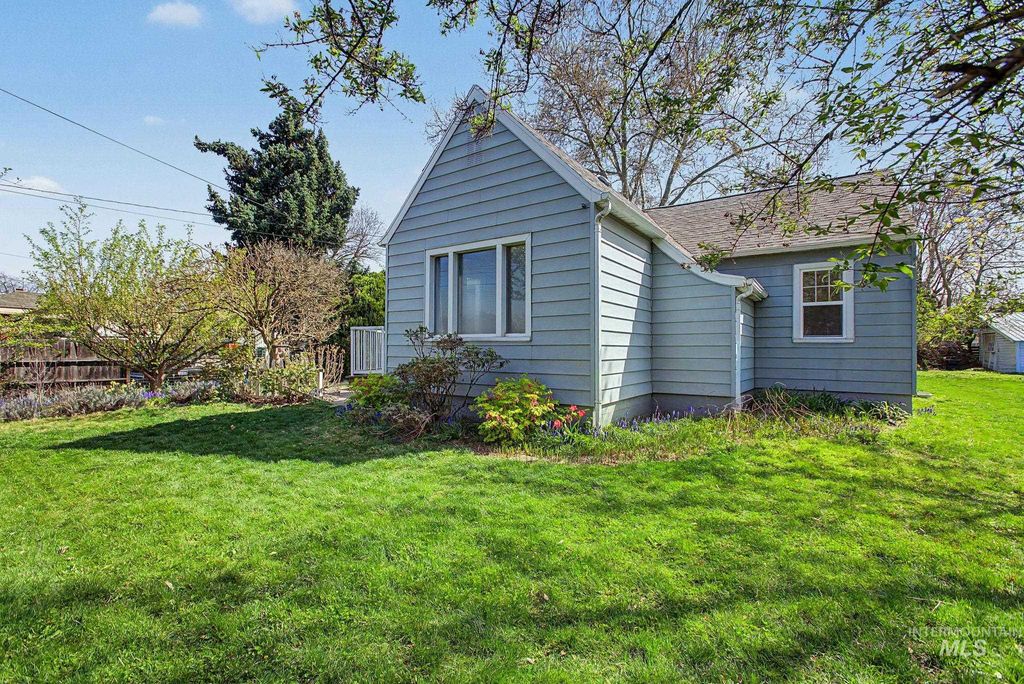 Photo of 840 Bryden Ave, Lewiston, ID 83501 (MLS # 98982386)