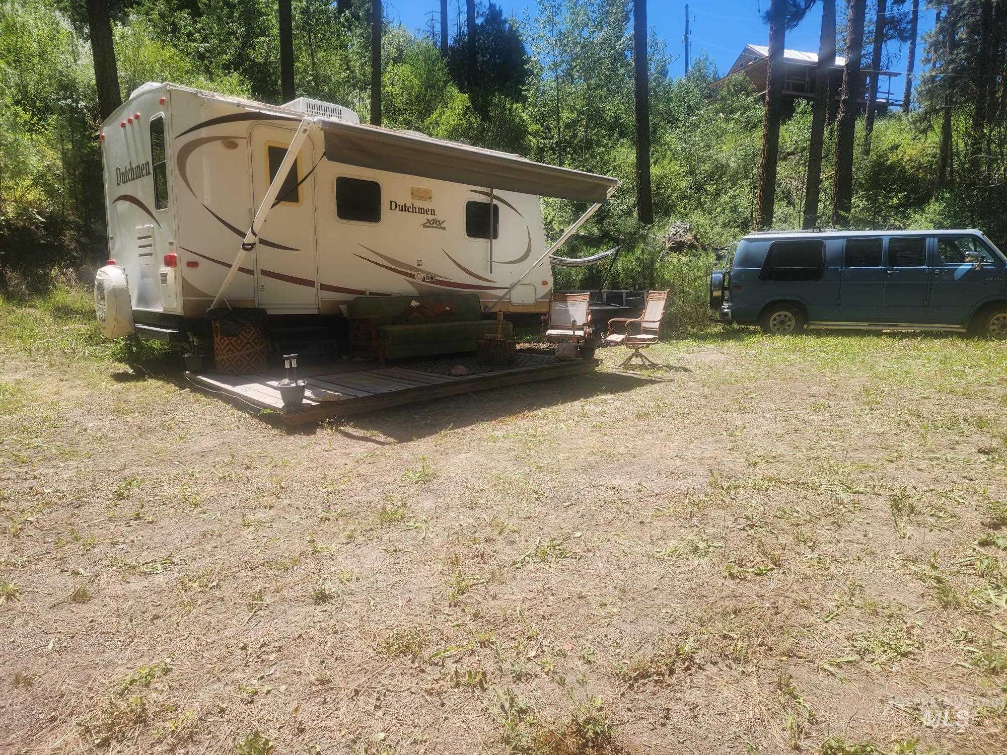 24 Ft 2009 Dutchman Toy Hauler Travel Trailer negotiable