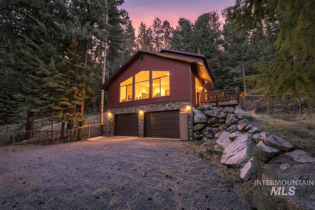 Photo of 23 Landale Lane, Cascade, ID 83611 (MLS # 98999506)