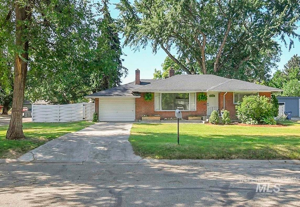 Photo of 2379 W Palouse St, Boise, ID 83705 (MLS # 98990691)