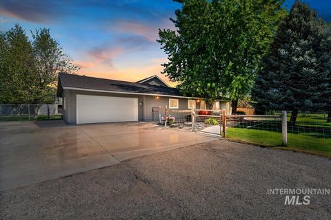 Photo of 5410 W Beacon Light Rd, Eagle, ID 83616 (MLS # 98987943)