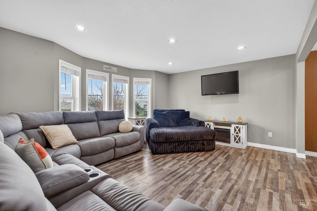 Photo of 3725 11th Street, Lewiston, ID 83501 (MLS # 98979290)