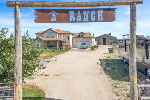 Photo of 187 E Syringa Loop, Shoshone, ID 83352 (MLS # 98937709)