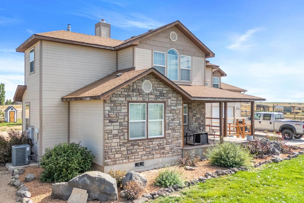 Photo of 187 E Syringa Loop, Shoshone, ID 83352 (MLS # 98937709)