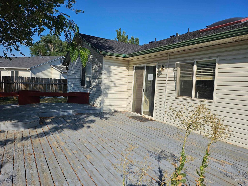 Photo of 885 Partridge Dr, Mountain Home, ID 83647 (MLS # 98965687)