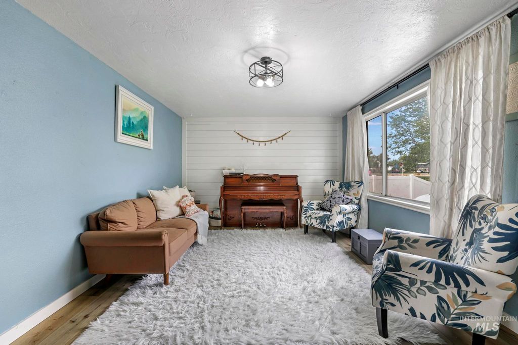 Photo of 531 Calico St, Hansen, ID 83334 (MLS # 98960506)